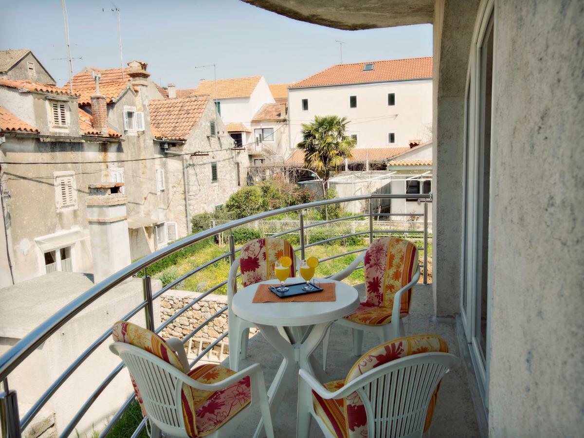 Apartmani Fortuna Zlarin Luaran gambar